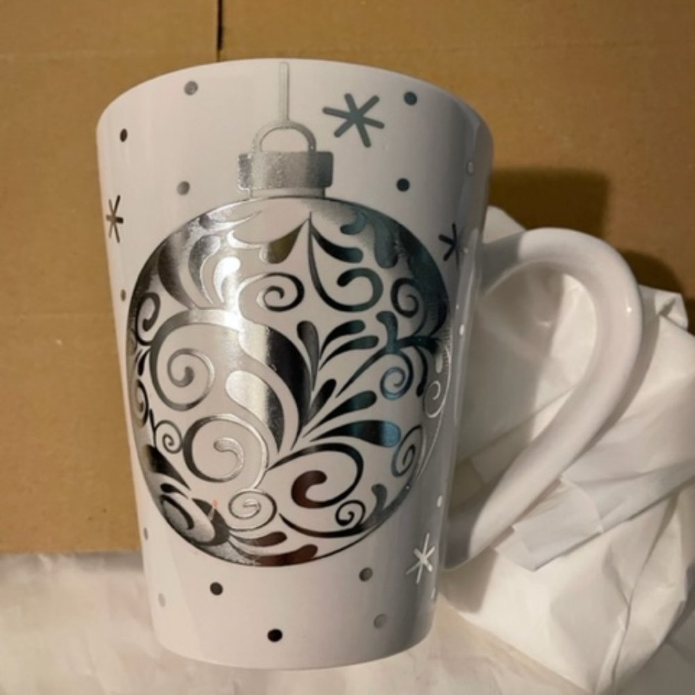 Vtg 1990s 16 oz Christmas Mug. Pretty White Ceramic Mug with Silver Ornament EUC